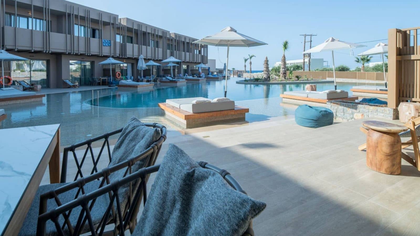 rooms-petite-suite-garden-view-pool-acces