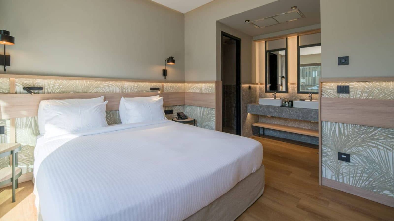 rooms-petite-suite-garden-view-pool-acces