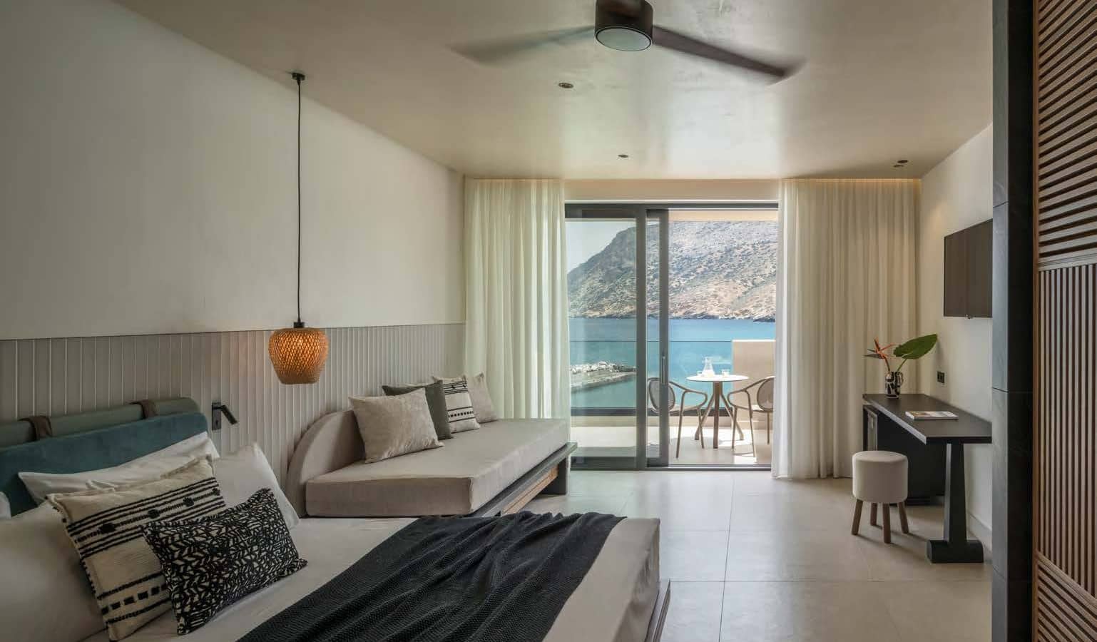 rooms-room-double-seafront-balcony-or-terrace