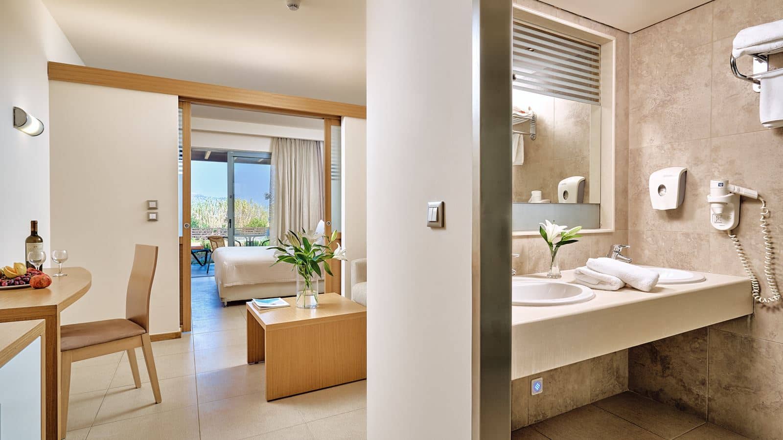 rooms-family-room-garden-view