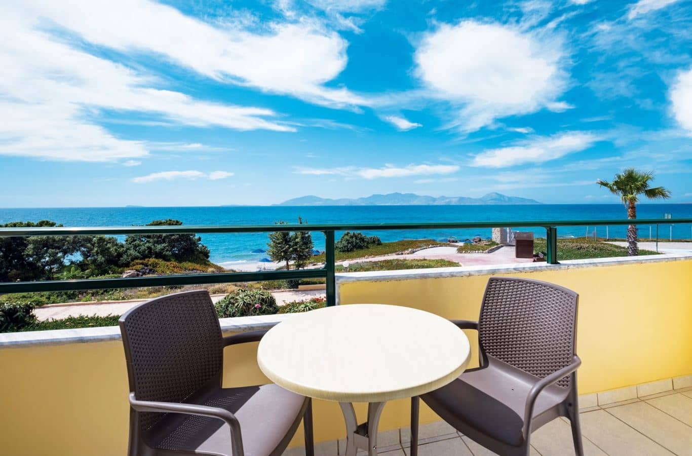 rooms-standard-twin-sea-view-twin-room