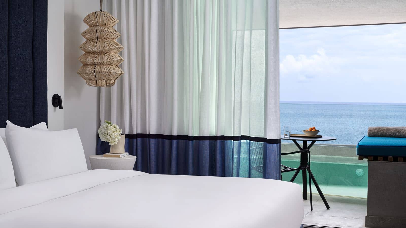 rooms-room-premium-double-sea-view-plunge-pool