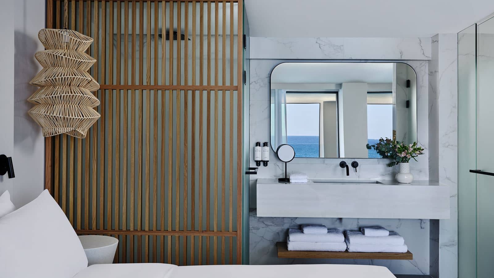 rooms-room-premium-double-sea-view-shared-pool