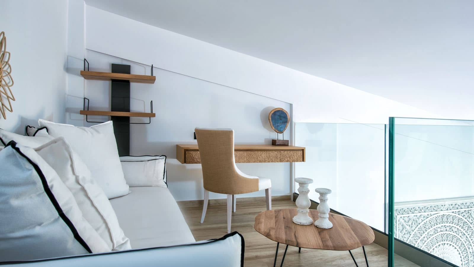 rooms-loft-deluxe-sea-view-guestroom