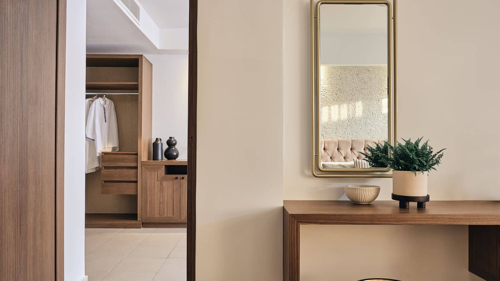 rooms-superior-suite-waterfront-sea-view