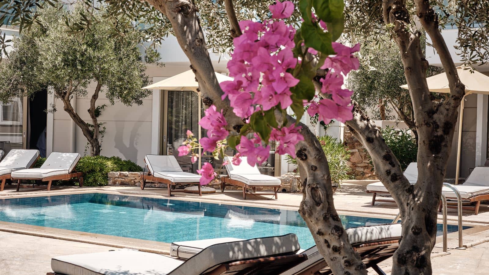 rooms-superior-double-garden-view-sharing-pool