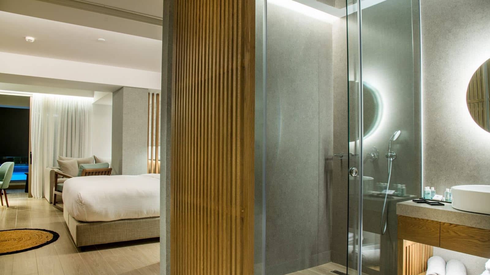 rooms-azure-junior-suite-plunge-pool-internal-view