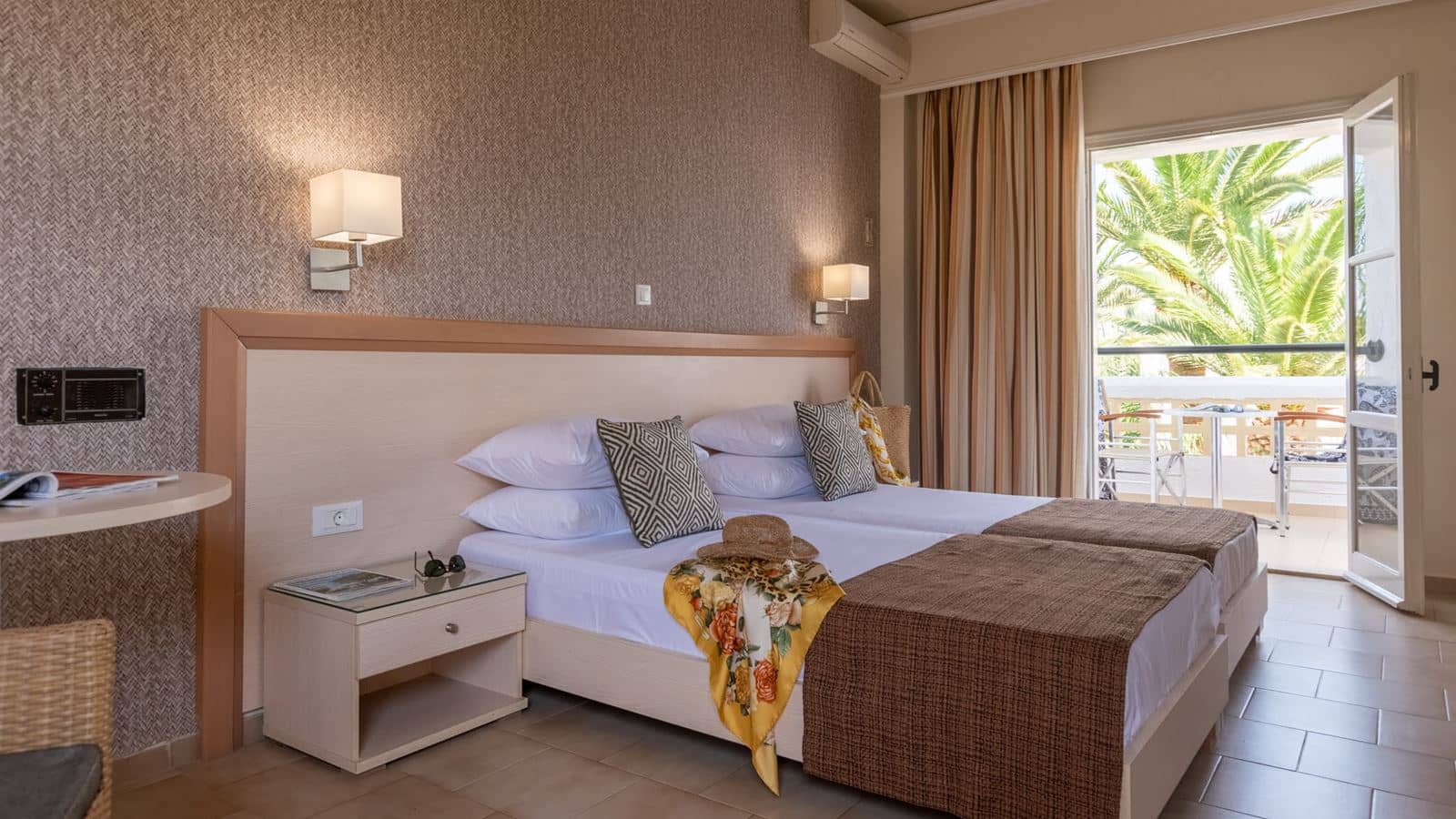 rooms-superior-twin-room-gardenview-balcony-or-terrace