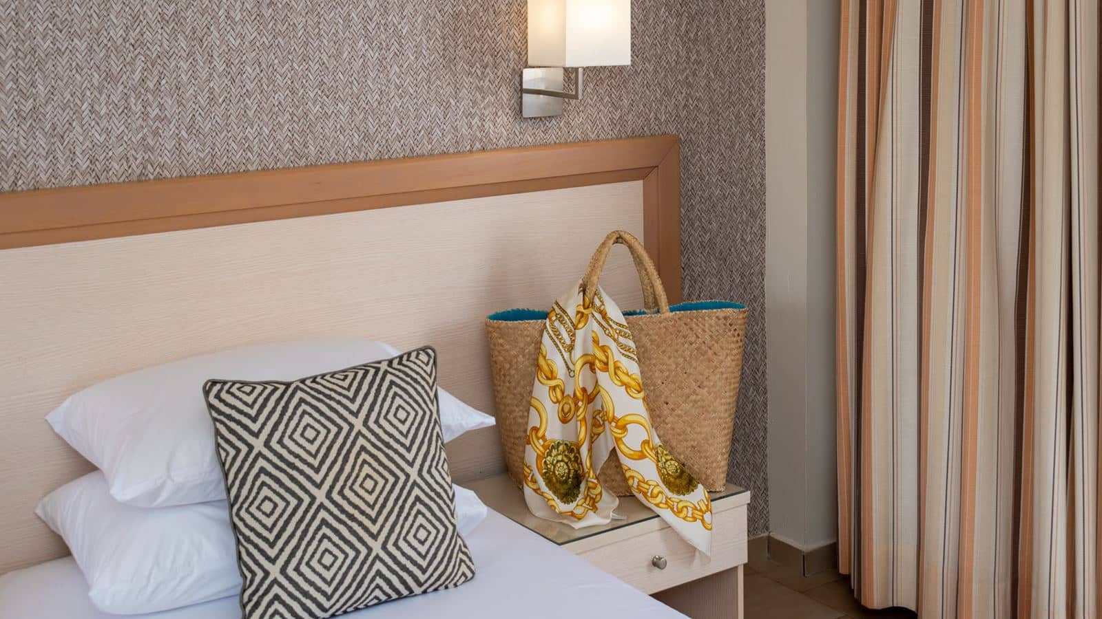 rooms-superior-twin-room-gardenview-balcony-or-terrace
