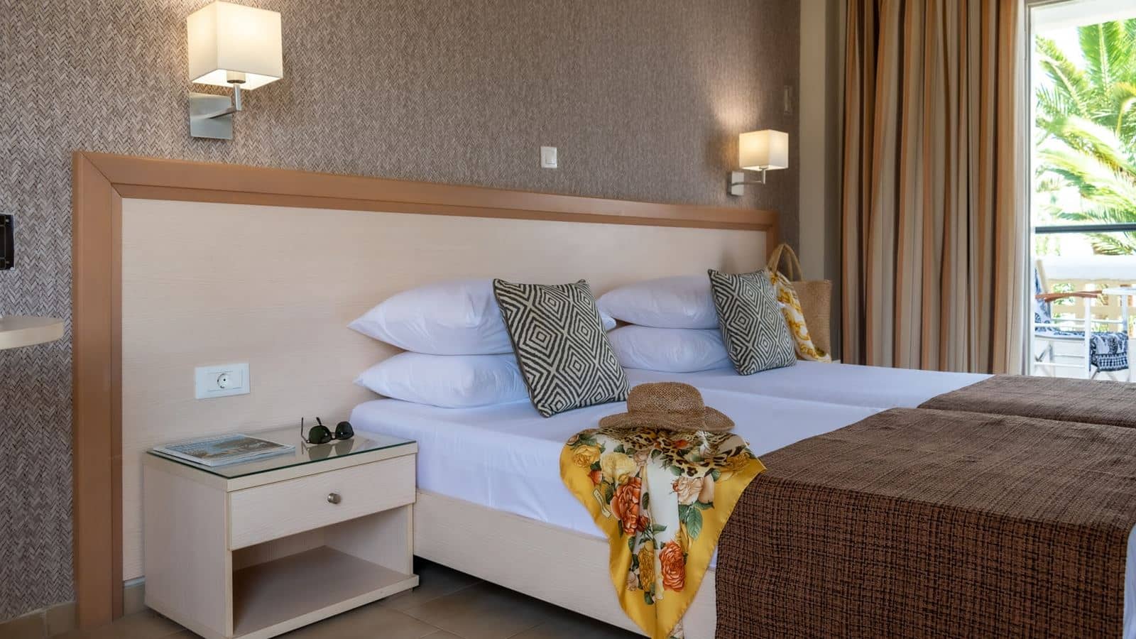 rooms-superior-twin-room-gardenview-balcony-or-terrace
