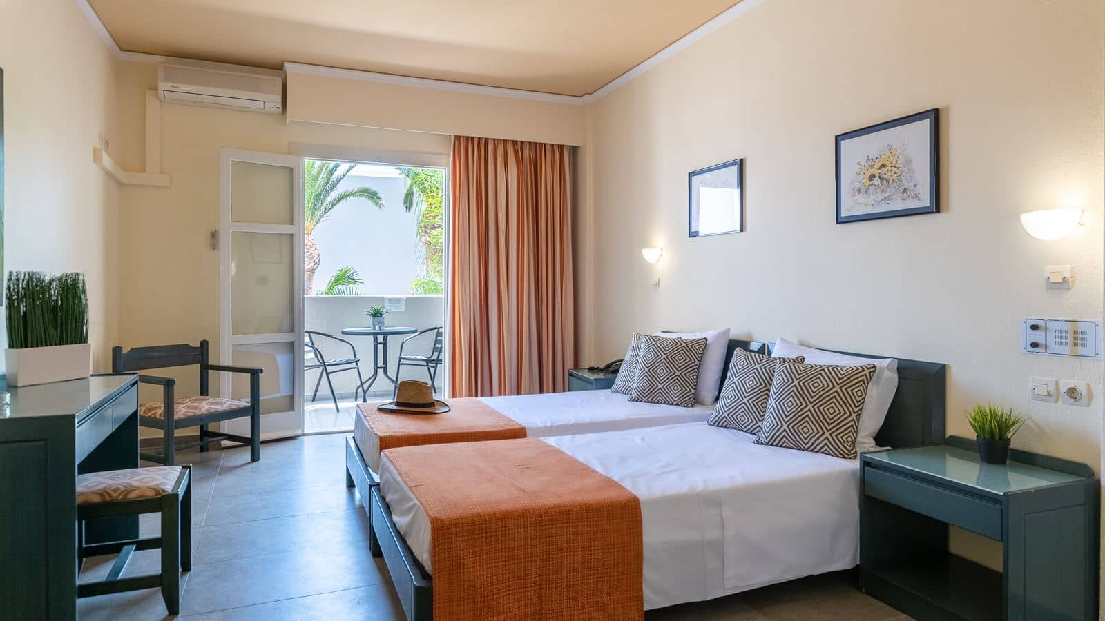 rooms-standard-twin-room-gardenview-balcony-or-terrace