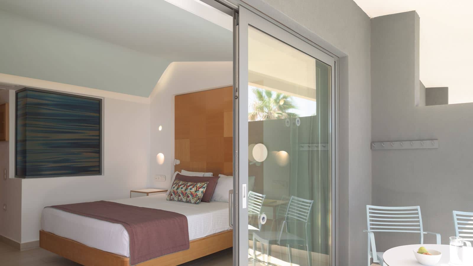 rooms-2-bedroom-family-garden-view