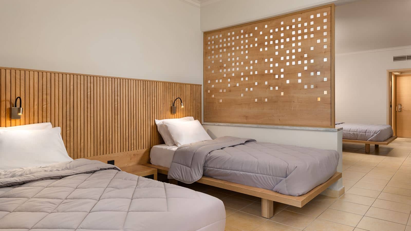 rooms-family-deluxe-swimup-sea-view