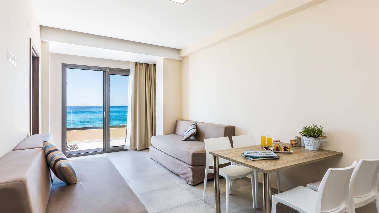 rooms-apartment-superior--quadruple-1-bedroom-balcony-or-terrace