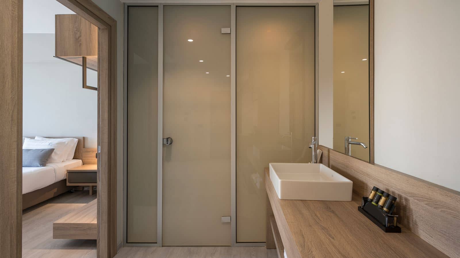 rooms-suite-with-jacuzzi