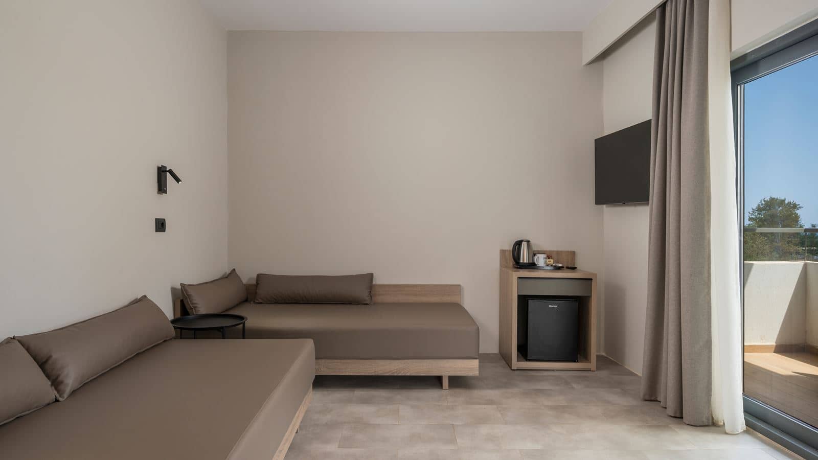 rooms-suite-with-jacuzzi