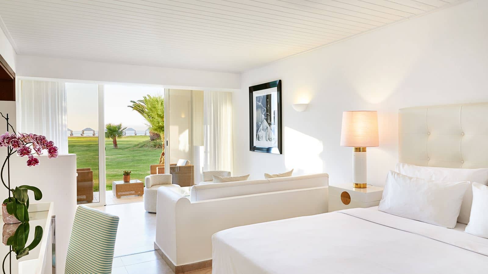 rooms-palace-family-bungalow-suite-side-sea-view
