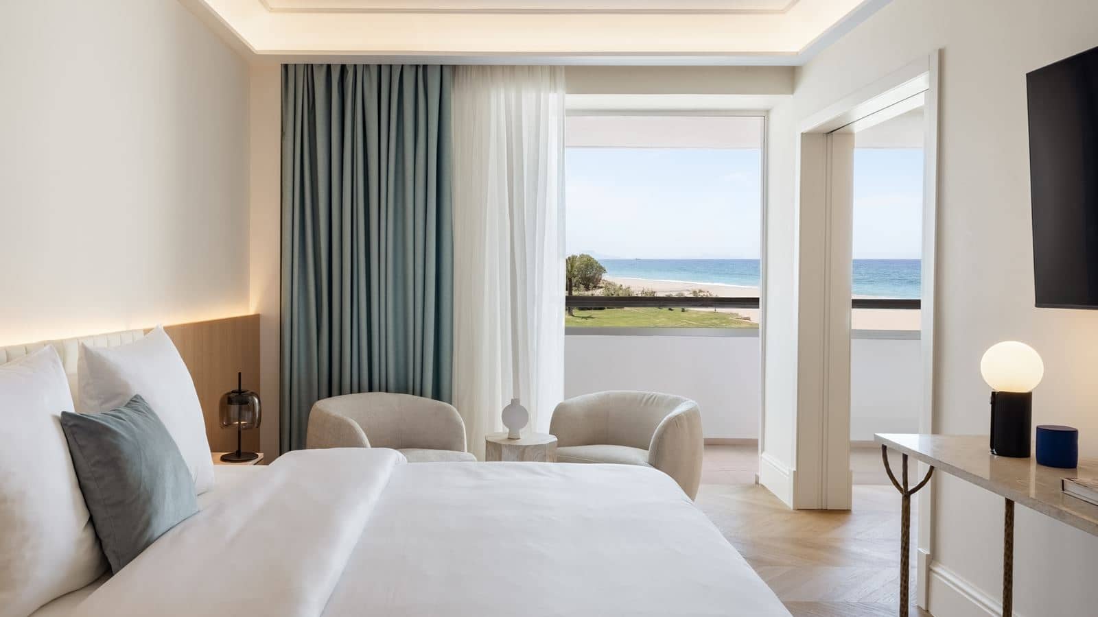 rooms-family-room-sea-view