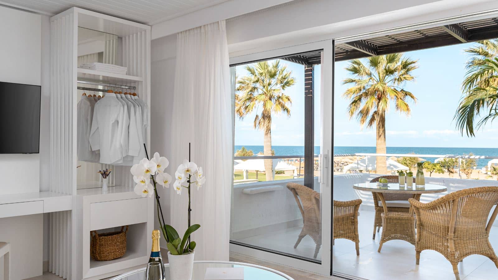 rooms-family-suite-sea-front