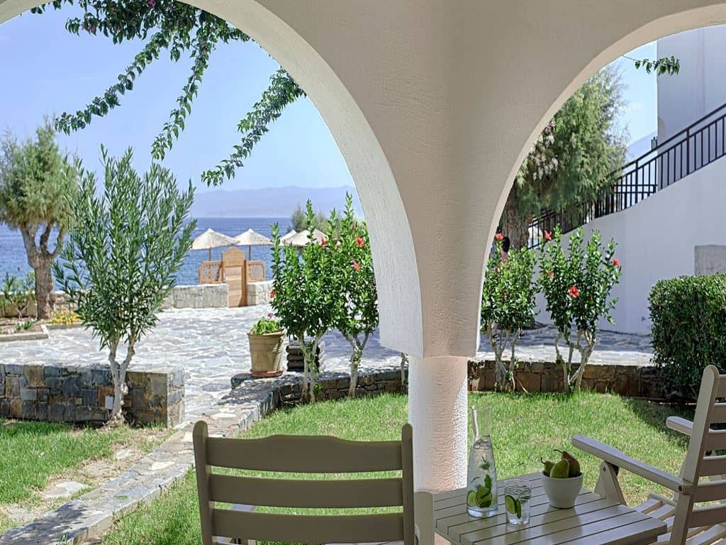 rooms-premium-single-use-sea-front-bungalow