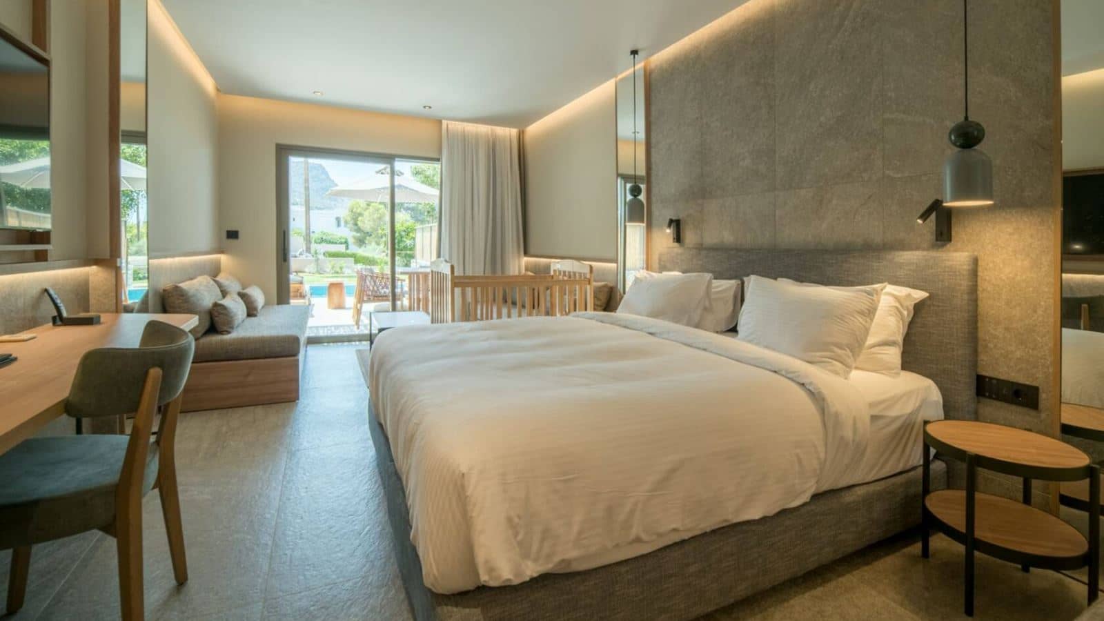 rooms-family-sea-view-private-pool