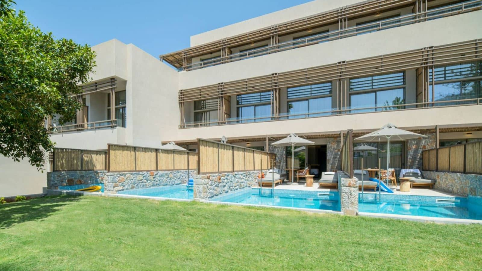 rooms-family-gardenview-privatepool