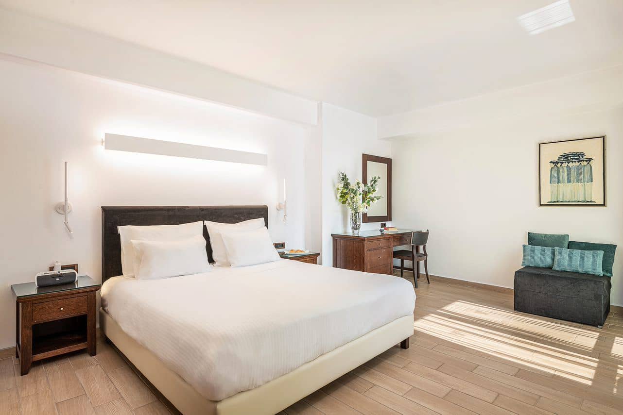 rooms-2-bedroom-suite-private-pool-and-jacuzzi