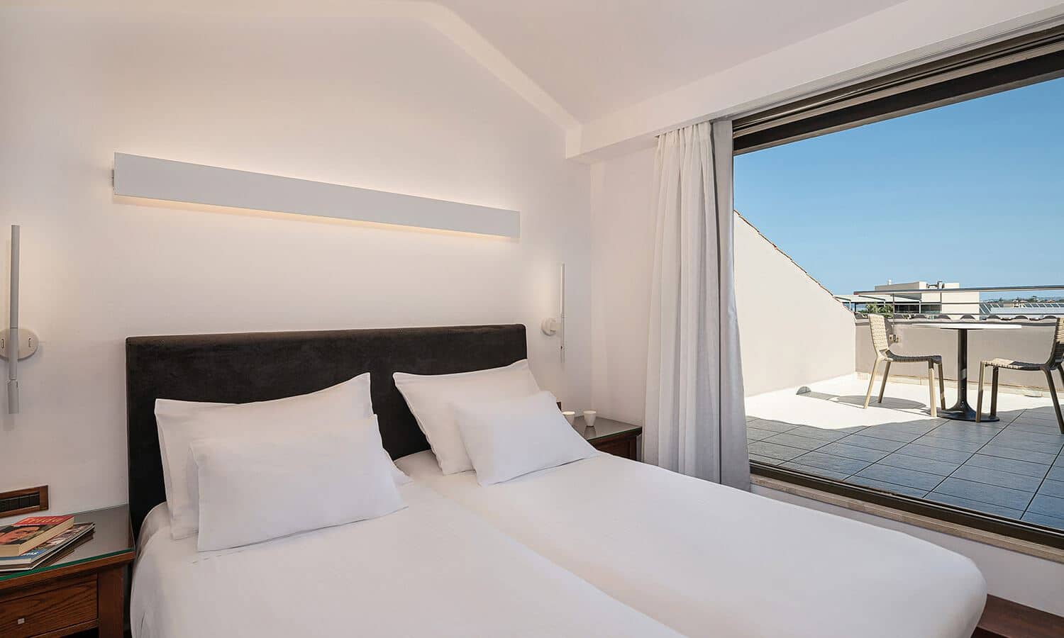 rooms-apartment-poolview