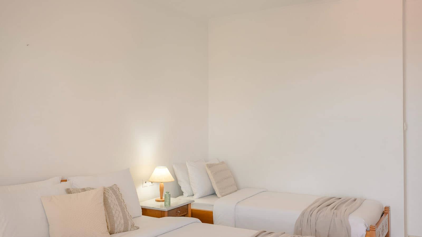 rooms-one-bedroom-family--superior-garden-view-balcony-or-terrace