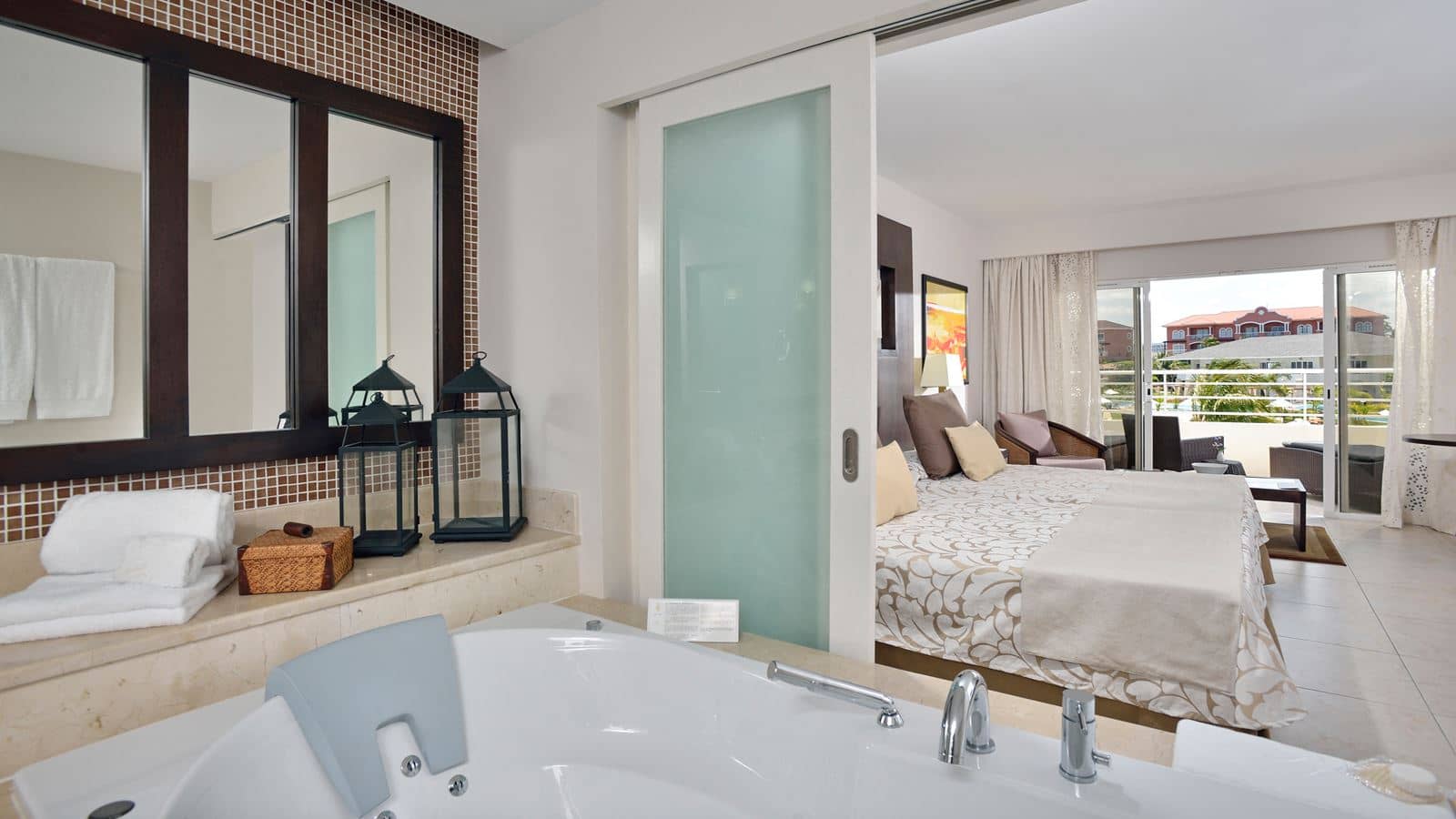 rooms-junior-suite-royal-service