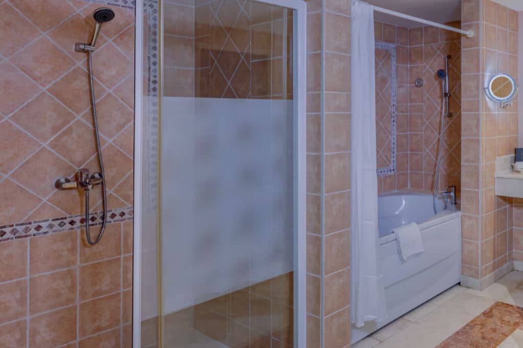 rooms-master-suite-royal-service