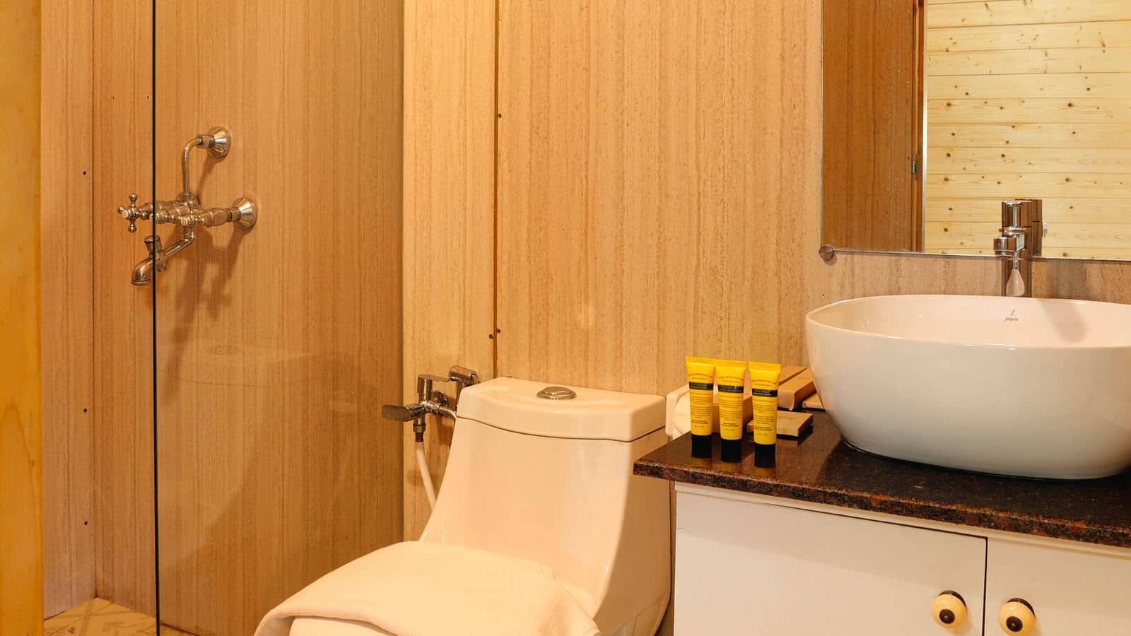 rooms-premium-wooden-cottage-ac