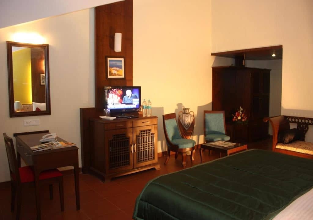 rooms-royal-twin-room