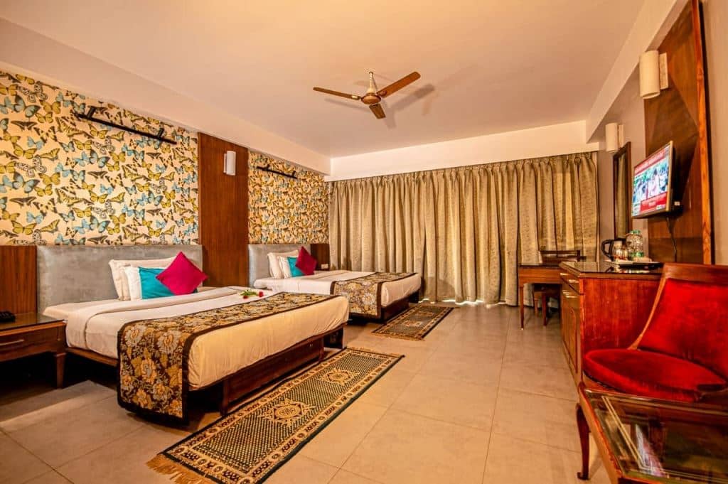 rooms-grand-room