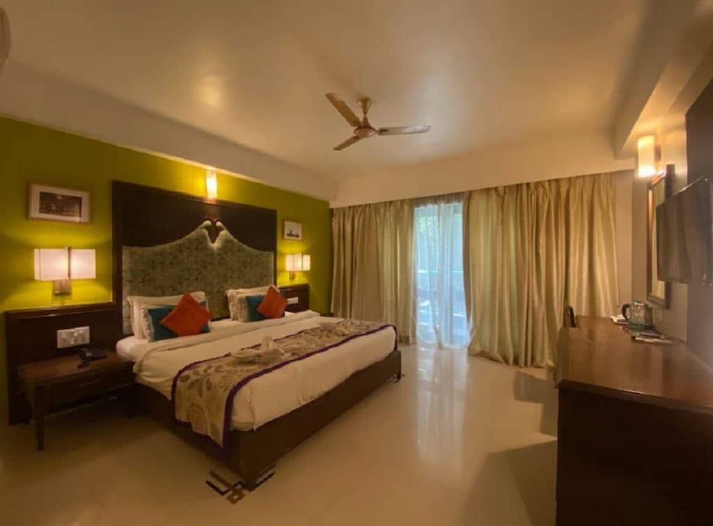 rooms-grand-room