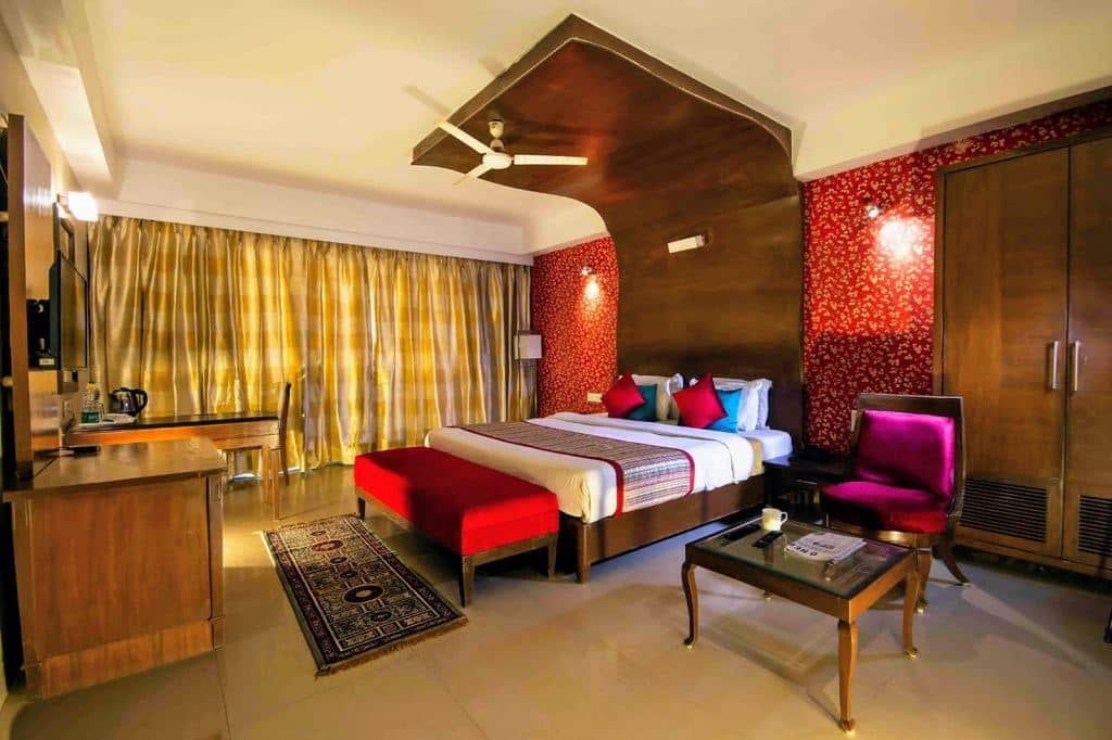 rooms-grand-room