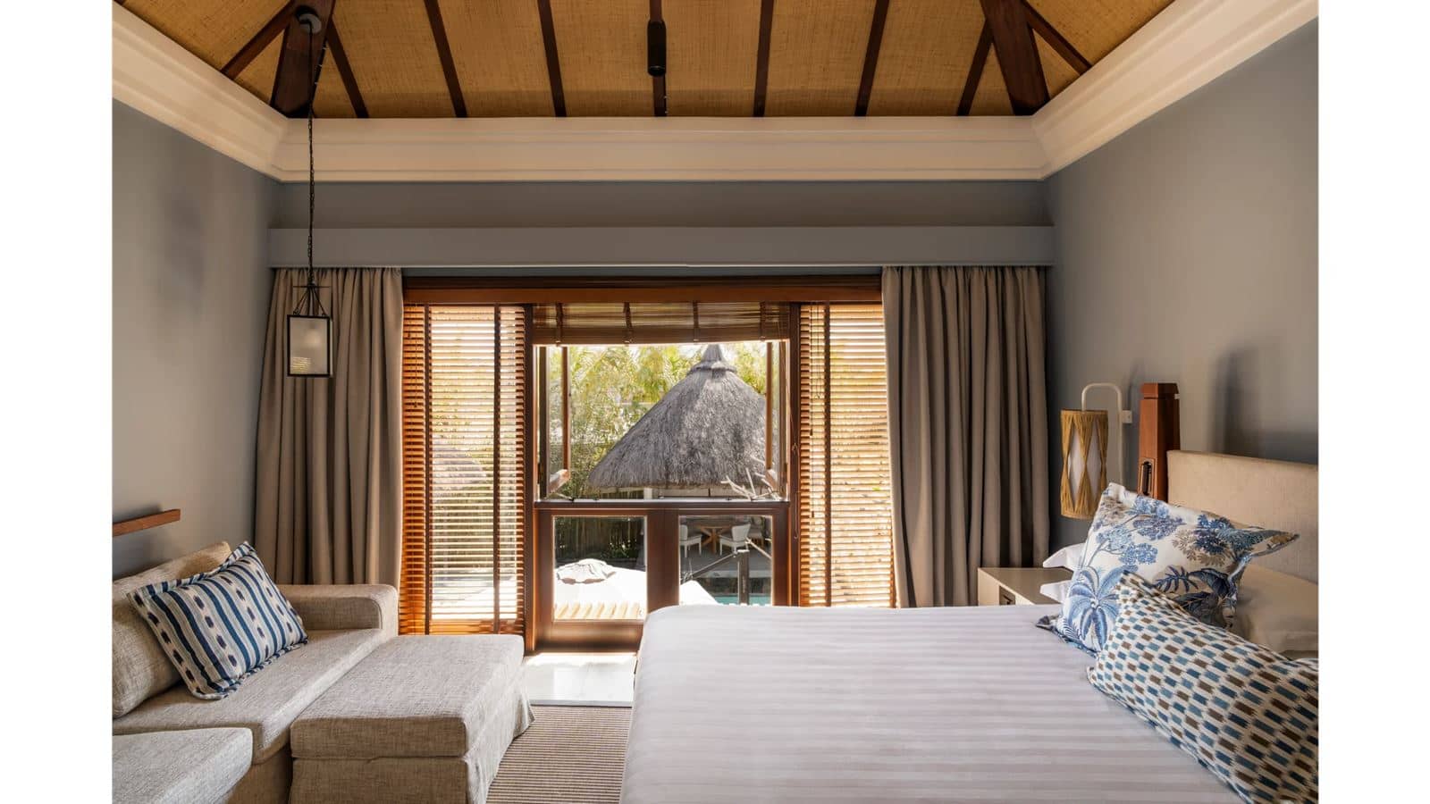 rooms-2-broom-pool-villa