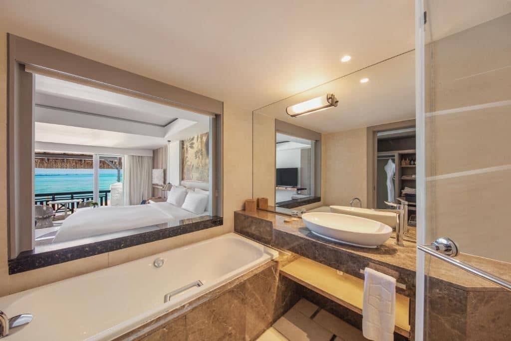 rooms-coral-deluxe-rooms-ocean-view