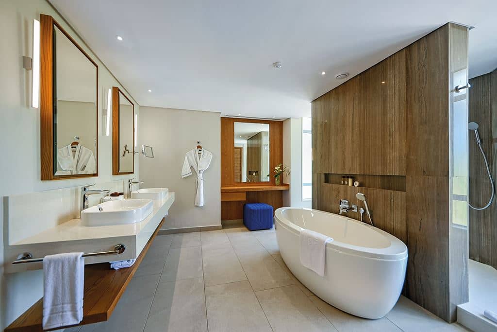rooms-paradise-luxury-family-suite-beachfront