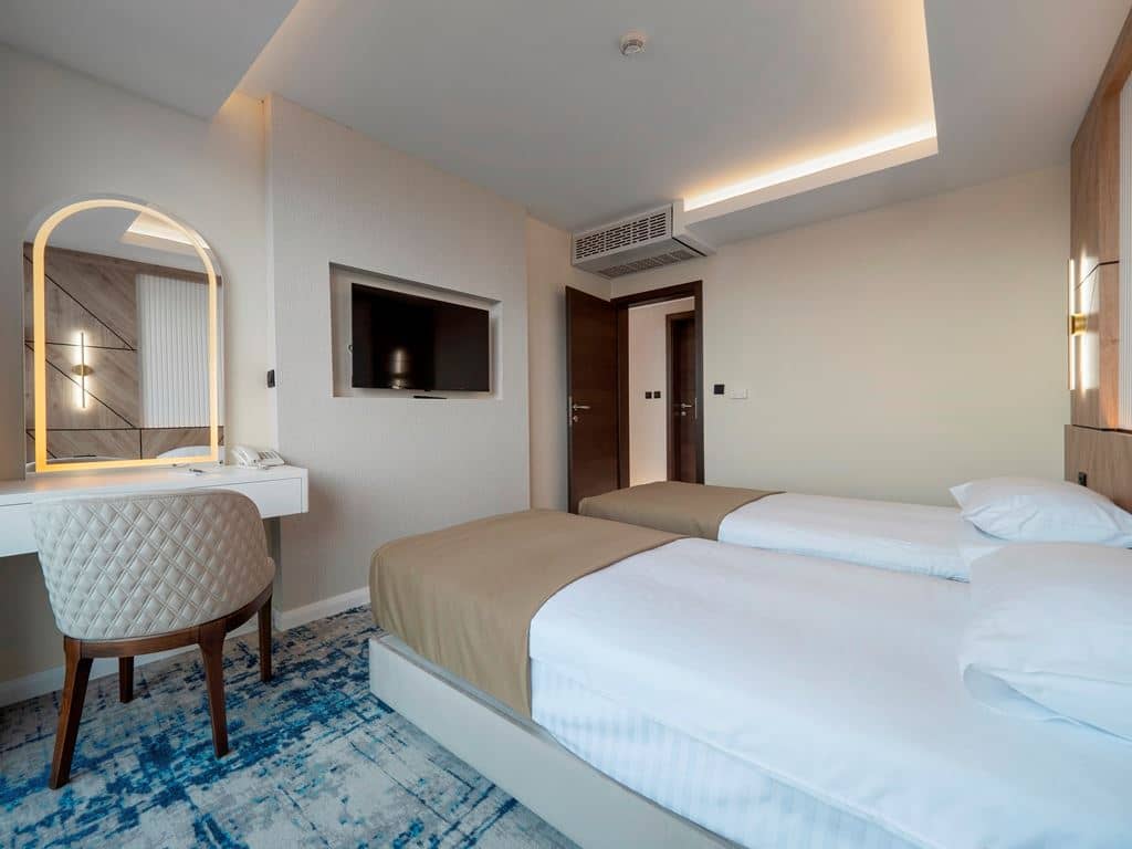 rooms-family-room-land-view