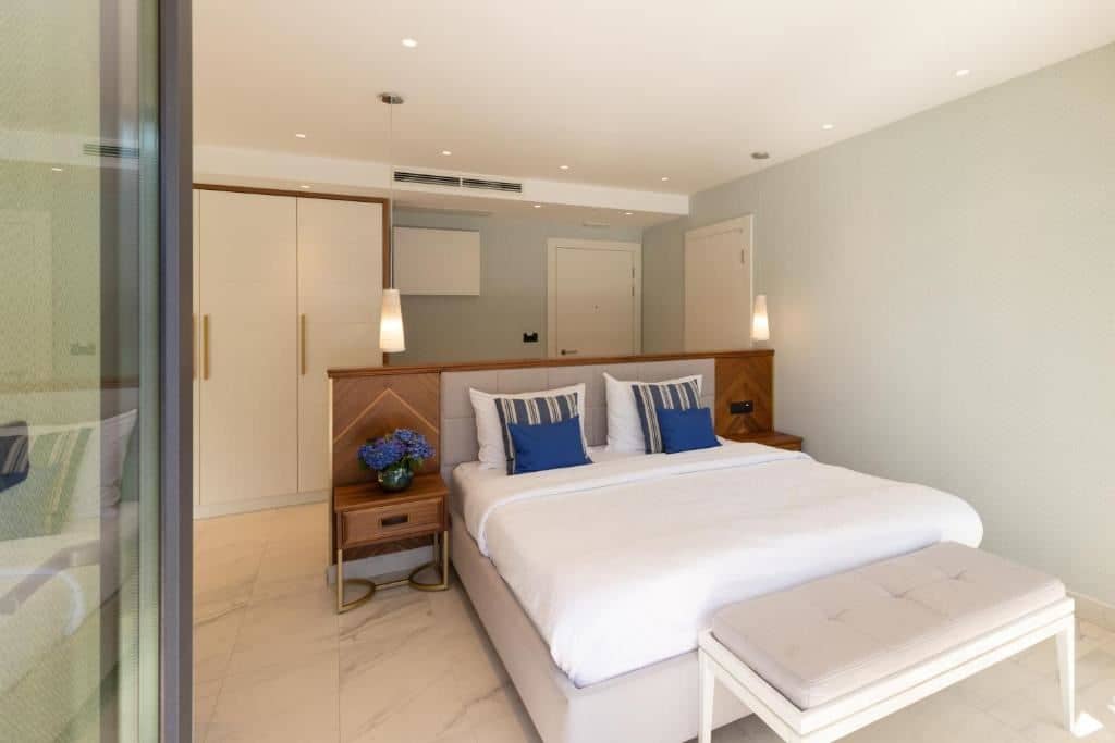 rooms-deluxe-sea-view-room