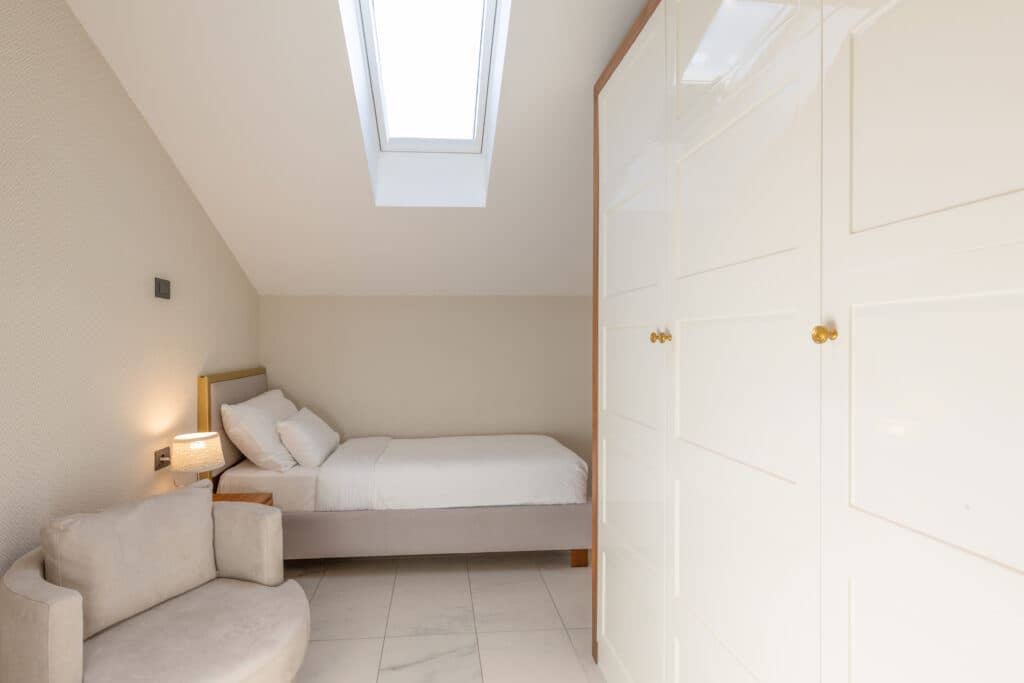rooms-three-bed-room-sea-view-suite