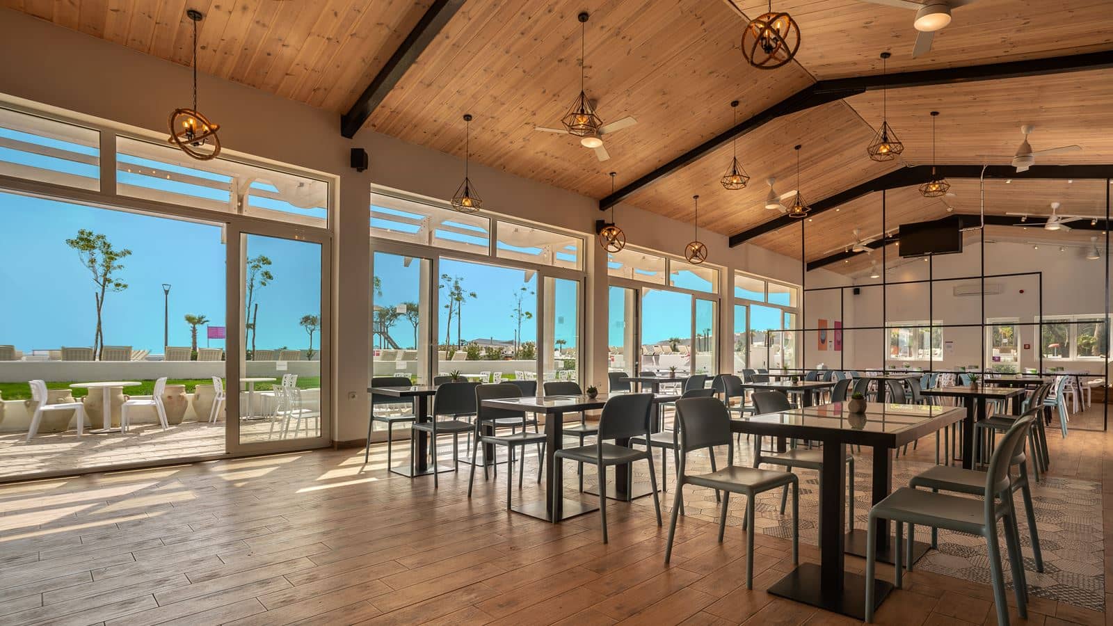 bars-sunrise-pool-bar