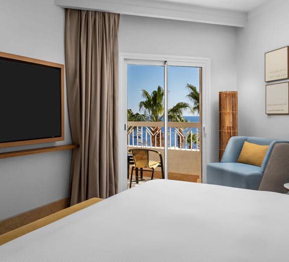 Beachside King Premium Suite Pool or Sea View Номери