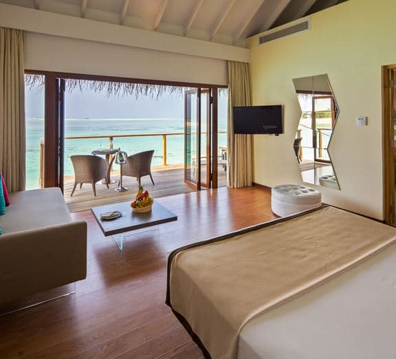 Lagoon Suite with Slide Номера
