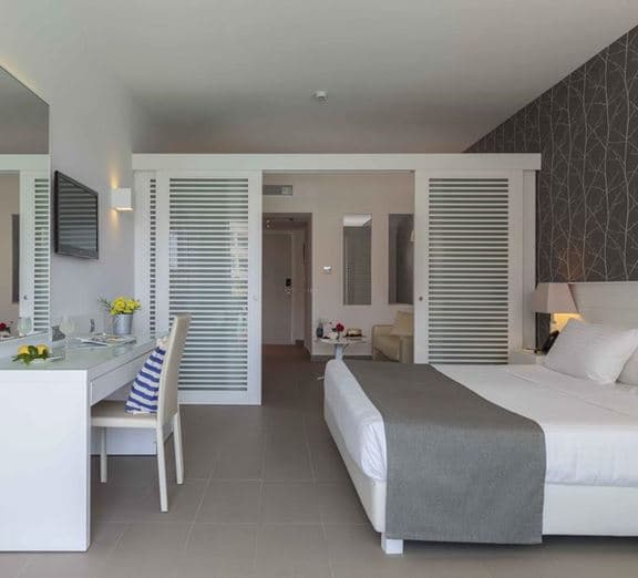 Family Room Balcony Номери
