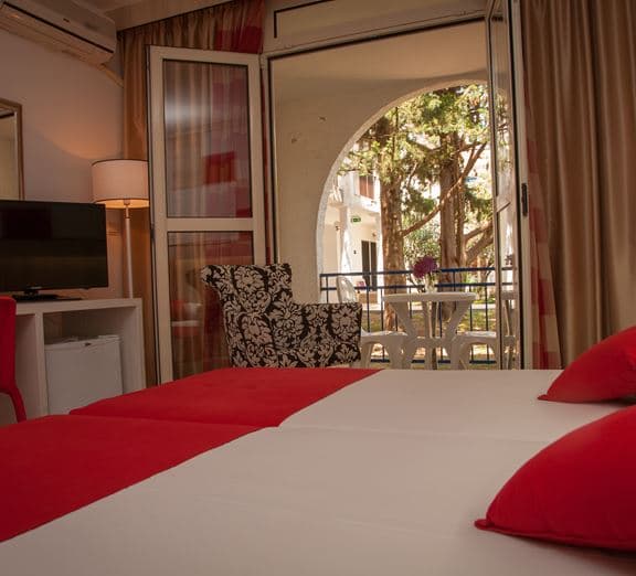DOUBLE ROOM WITH BALCONY SPO Номери