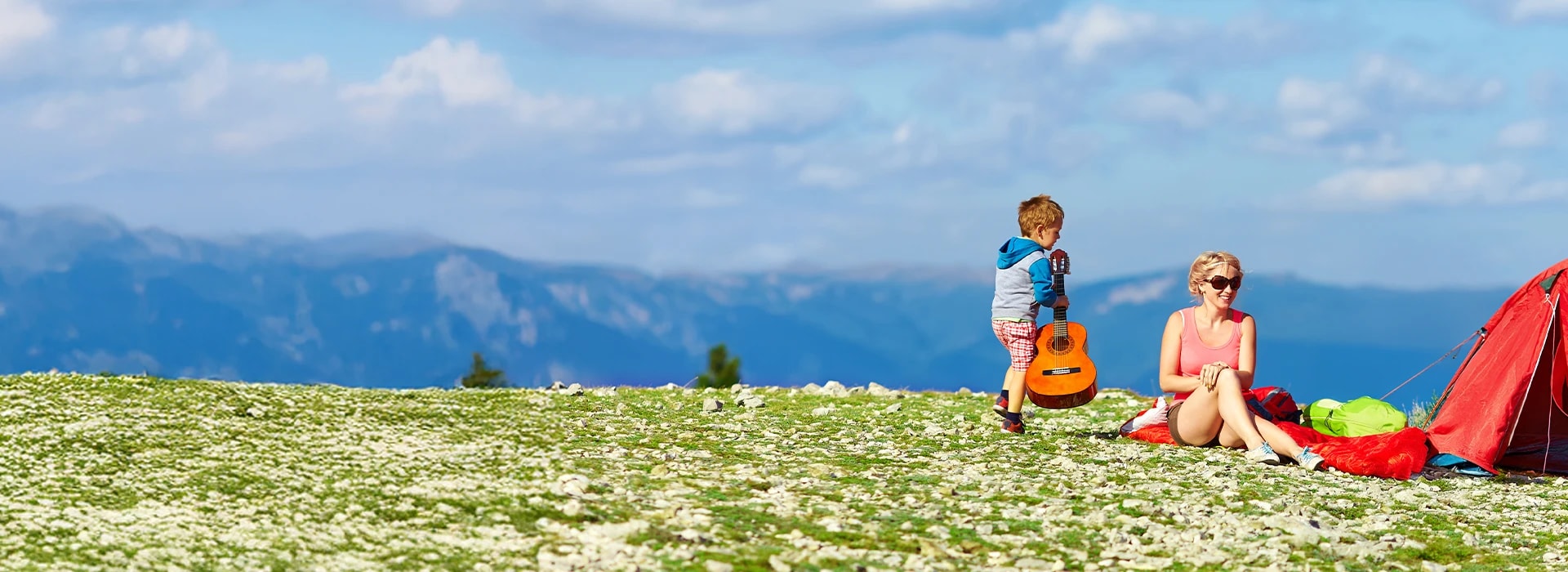 <div><h2><span style="color: rgb(255, 255, 255);font-weight:900;font-size: 42px !important;">Туристична Україна</span></h2></div>