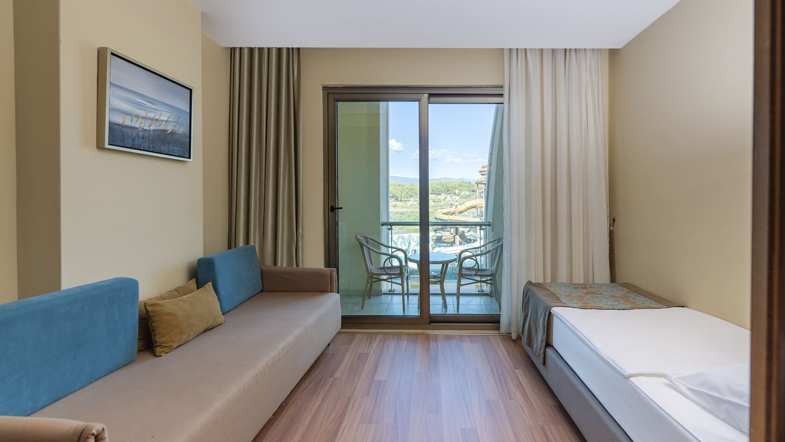 rooms-family-land-view