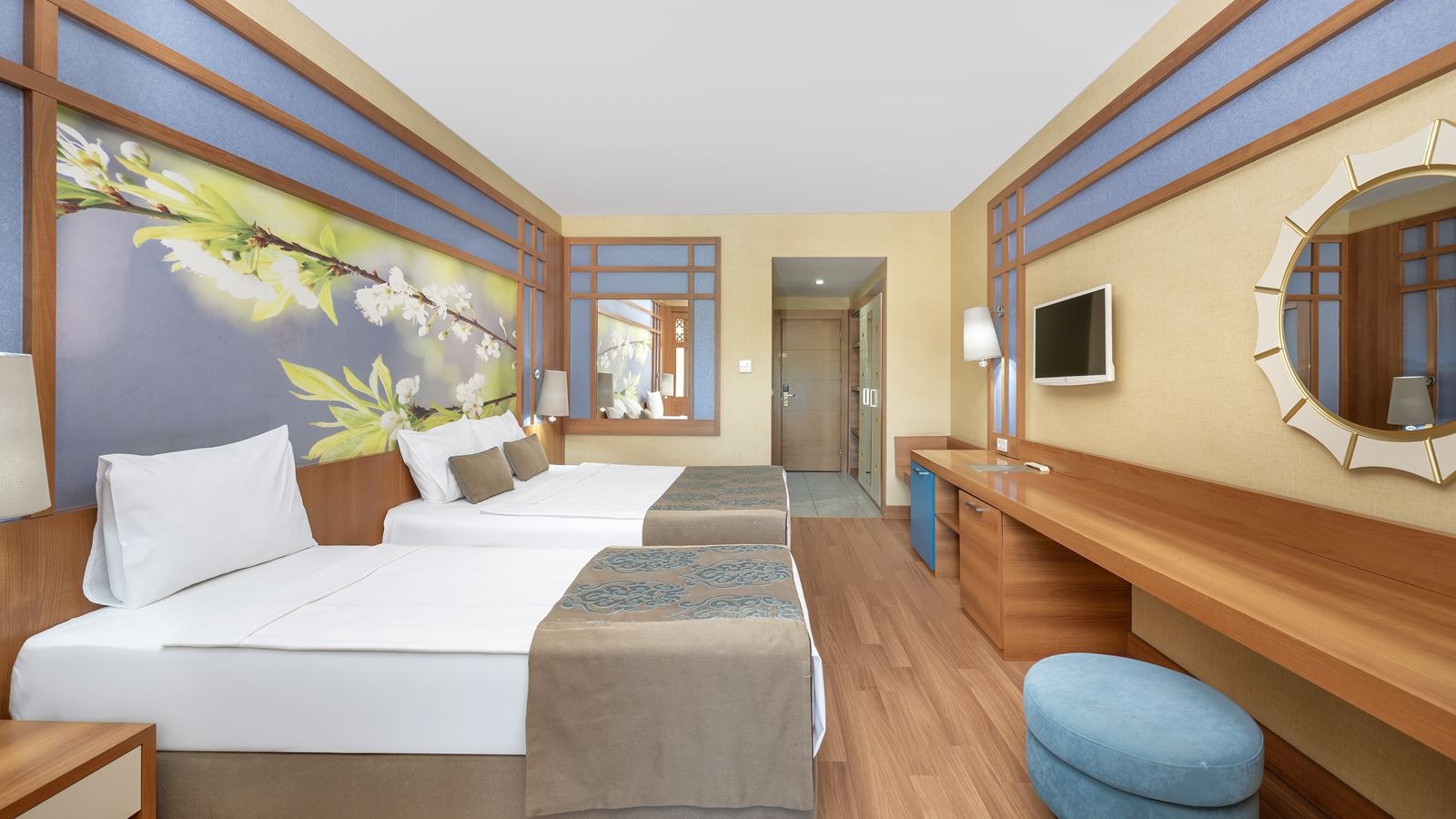 rooms-family-land-view